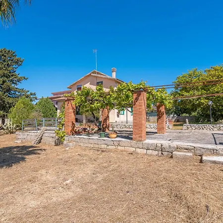 别墅 La Quiete Della Campagna 诺托