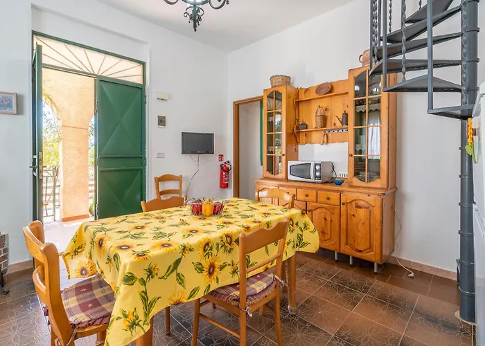 La Quiete Della Campagna * Noto